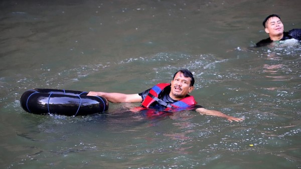 Muara Cibentang kerap dijadikan tempat bermain river tubing. Udara segar khas perkampungan dan pemandangan indah juga menjadi daya tarik. Tak hanya itu, pemandangan malam hari di kawasan ini juga disebut cukup bagus. Sebab itu, di tempat ini juga wisatawan bisa berkemah di pinggiran sungai. Muara Cibentang kerap dijadikan tempat bermain river tubing. Udara segar khas perkampungan dan pemandangan indah juga menjadi daya tarik. Tak hanya itu, pemandangan malam hari di kawasan ini juga disebut cukup bagus. Sebab itu, di tempat ini juga wisatawan bisa berkemah di pinggiran sungai.
