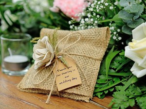 15 Inspirasi Souvenir Pernikahan Mewah, Unik dan Berkesan