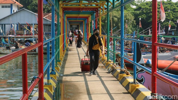 Suasana penyebaran kapal di Pelabuhan Kartini Jepara, Jumat (31/1/2021).