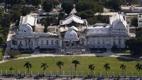 Penampakan Istana Negara Haiti yang runtuh dihantam gempa Magnitude 7.0 di Ibu Kota Port Au Prince, (13/1/2010). Gempa tersebut menewaskan 230.000 jiwa. Logan Abassi/MINUSTAH via Getty Images.