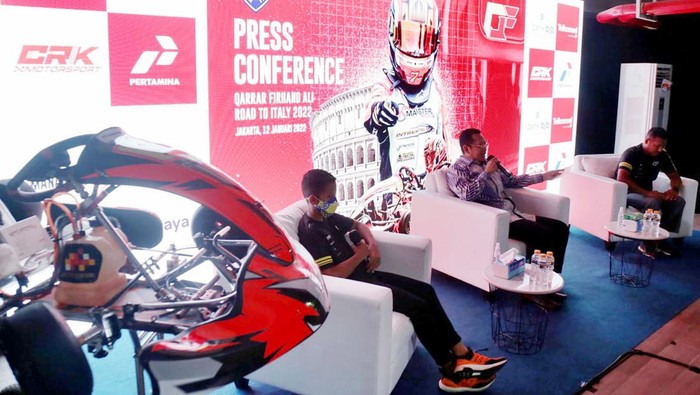 Terbang ke Italia, Pebalap Muda Ini Naik ke Level Internasional Ikatan Motor Indonesia (IMI) melepas salah satu pembalap muda gokart berangkat ke Italia. Perginya pembalap berusia 11 tahun ini untuk menggali pengalaman demi meningkatkan level ke tingkat yang lebih tinggi usai meraih berbagai kejuaraan Nasional yang pernah diikutinya.