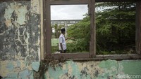 Meski sejak tahun 2017 pihak sekolah telah mengajukan perbaikan namun hingga kini tak kunjung diperbaiki oleh dinas terkait.