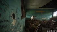 Rusaknya ruangan Lab IPA membuat sekolah ini tak lagi memiliki ruangan laboratorium.