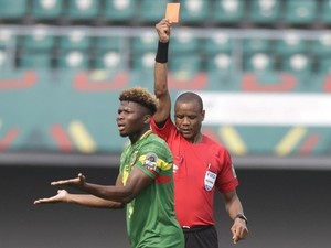 Wasit Laga Tunisia Vs Mali Kepanasan, Jadinya Keblinger deh!