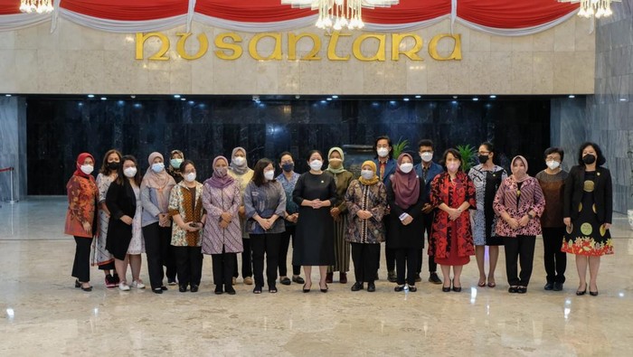 Ustazah dari Kongres Ulama Perempuan Indonesia (KUPI), Nur Rofiah menyampaikan aspirasi terkait RUU Tindak Pidana Kekerasan Seksual (TPKS) kepada Ketua DPR RI, Puan Maharani.