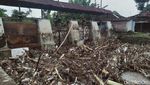 Pasca Hujan Deras, Sampah Penuhi Pintu Bendung Soka di Klaten