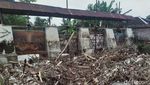 Pasca Hujan Deras, Sampah Penuhi Pintu Bendung Soka di Klaten