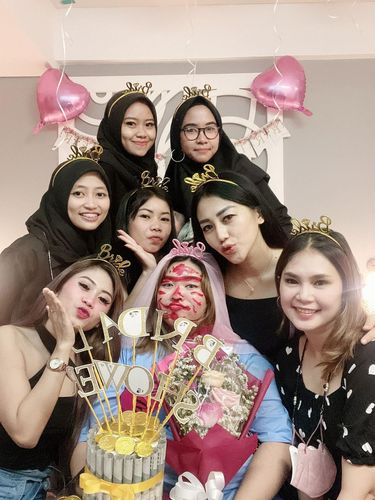 Wanita ini viral karena wajahya merah dan tidak bisa hilang usai acara bridal shower.