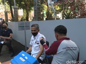 Cerita Lansia di Sukabumi Usai Divakinasi Booster: Nggak Ada Efek Samping