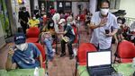 Antusias Para Lansia di Kelapa Gading Demi Vaksin Booster