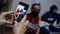 Vaksin booster ini pun diprioritaskan kepada lansia dan kelompok rentan.