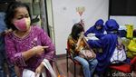 Antusias Para Lansia di Kelapa Gading Demi Vaksin Booster