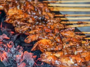 WNI di Jerman Masak Bakwan hingga Warung Sate Favorit di Aplikasi Online
