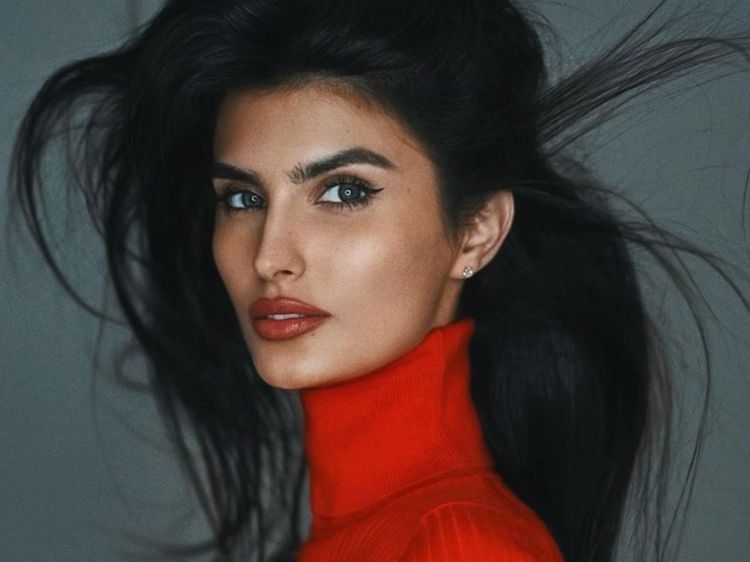10 Potret Selebgram yang Wajah Cantiknya Ditiru Boneka Seks