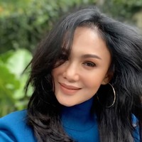 Tak hanya mengunggah beberapa foto, Yuni juga mengunggah sebuah video di akun Instagram pribadinya yang memperlihatkan penampilan barunya itu. Hingga saat ini unggahan Yuni itu telah disukai oleh ribuan pengguna Instagram dan memperoleh beragam komentar. Tak sedikit yang memuji gaya rambut baru Yuni Shara. Foto: Instagram/@yunishara36