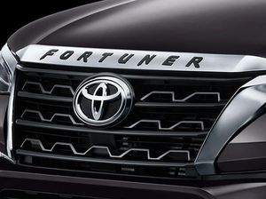 Toyota Hilux Hybrid Meluncur, Fortuner Mau Dibikin Hybrid Juga?
