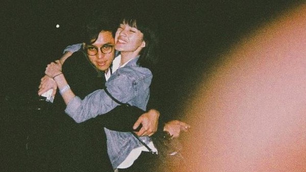 Momen Langka Ardhito Pramono Foto Bareng Istri