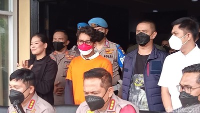 Ardhito Pramono Berbaju Tahanan