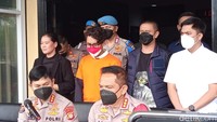 Ardhito Pramono diperlihatkan polisi kepada media. Foto: Ahsan/detikhot