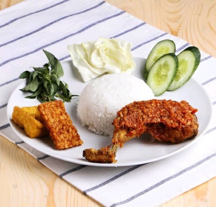 5 Ayam Goreng Kaki Lima Ini Laku Ratusan Ribu di Aplikasi Ojek Online
