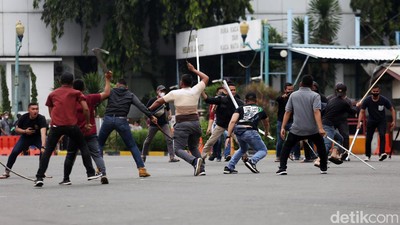 Simulasi Pembubaran Tawuran Warga oleh Tim Patroli Perintis
