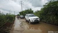 Begini Parahnya Jalan Rusak Di Cibitung, Bekasi