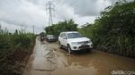 Begini Parahnya Jalan Rusak di Cibitung, Bekasi