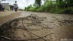 Begini Parahnya Jalan Rusak di Cibitung, Bekasi