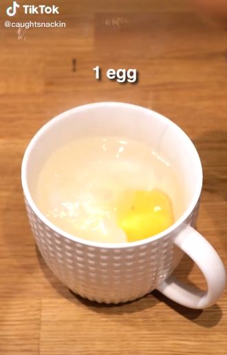 Cara Membuat Poached Egg Sempurna dalam Cangkir