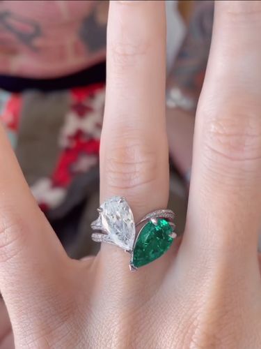 cincin tunangan Megan Fox