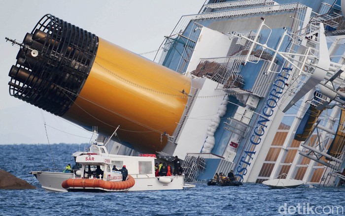 Costa Concordia FILEβ Italian firefighters conduct search operations on the luxury cruise ship Costa Concordia that ran aground the tiny Tuscan island of Isola del Giglio, Italy, Sunday, Jan. 15, 2012. Italy on Thursday, Jan. 13, 2022, is marking the 10th anniversary of the Concordia disaster with a daylong commemoration, honoring the 32 people who died but also the extraordinary response by the residents of Giglio who took in the 4,200 passengers and crew from the ship on that rainy Friday night and then lived with the Concordia carcass for another two years before it was hauled away for scrap. (AP Photo/Gregorio Borgia)