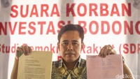 Para jemaah juga sempat mendapatkan keuntungan setiap bulan dalam bentuk tunai yang tak berjalan lama rentang Juni hingga Desember 2009, namun mulai Januari 2010 mulai tidak dibayarkan. Pada tahun 2010 sempat terjadi pertemuan antara UYM dan jamaah, ia menyebut akan mengganti keseluruhan uang yang telah disetor. Namun janjinya hingga kini tidak direalisasi.