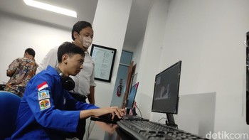 Dekan Fakultas Ilmu Komputer (FIK) Udinus, Guruh Fajar Shidik juga mengatakan Ghozali merupakan mahasiswa yang kreatif. Dia juga mendapatkan mahasiswa di Udinus sejak semester 3. (Foto: Angling Adhitya Purbaya/detikcom)