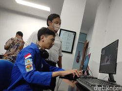 Gaya Santai Sultan Ghozali Sang Pangeran NFT