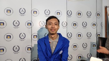 Sudah ada 932 foto yang dibuat oleh pemilik akun OpenSea Ghozali Everyday itu. Dia berencana akan terus berfoto selfie sampai dia lulus kuliah. (Foto: Angling Adhitya Purbaya/detikcom)