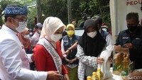 Hal ini dilakukan, karena dikhawatirkan terjadi kerumunan jika difokuskan di pasar. 