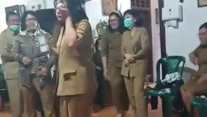 Asyik Joget Sambil Tenggak Miras Bikin PNS Humbahas Tuai Kritik