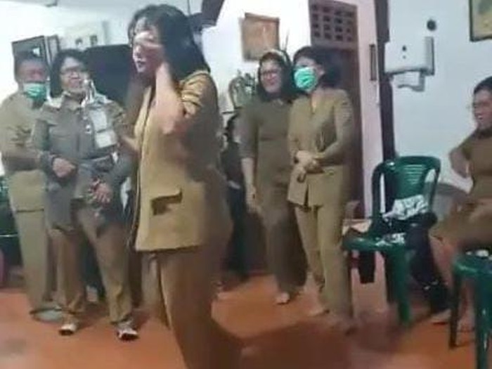 Heboh video PNS di Humbahas joget sambil minum miras