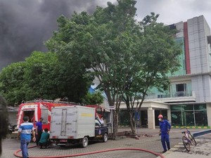 Pabrik Sepatu di Sidoarjo Kebakaran