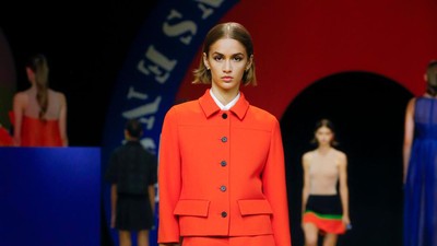 10 Koleksi Busana Terbaru Dior Untuk Musim Panas 2022 yang Penuh Warna