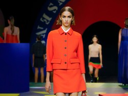 10 Koleksi Busana Terbaru Dior Untuk Musim Panas 2022 yang Penuh Warna