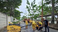 Sebanyak 16 orang petugas Bina Marga Jakut diturunkan hari ini. (Wildan-detikcom)