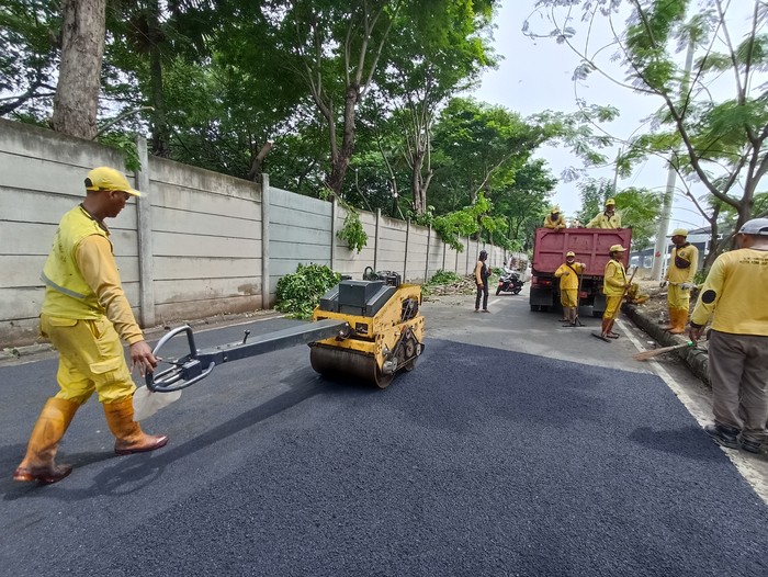 Kondisi perbaikan jalan untuk trek street race di Ancol (Wildan-detikcom) Kondisi perbaikan jalan untuk trek street race di Ancol (Wildan-detikcom)