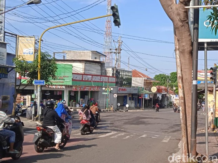 Lampu lalu lintas di Sukabumi tak menyala