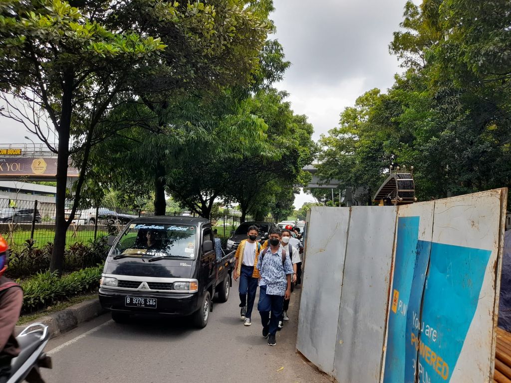 Lokasi galian yang membuat macet TB Simatupang, Kamis (13/1/2022) Lokasi galian yang membuat macet TB Simatupang, Kamis (13/1/2022)