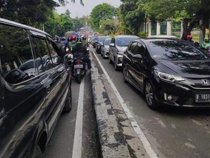 Macet Parah di TB Simatupang Jaksel Macet Parah di TB Simatupang Jaksel