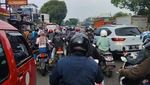 Penampakan Macet Parah di TB Simatupang Gegara Galian
