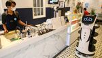 Makanan di Kedai Kopi Ini Dianter Pake Robot!
