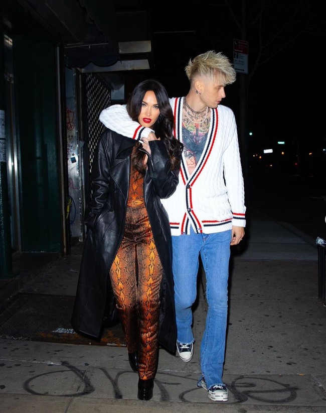 Setelah pertemuan pertama itu, hubungan antara Megan Fox dan Machine Gun Kelly pun semakin dekat. Megan Fox dan Machine Gun Kelly bahkan sempat berlibur bersama ke Calabasas.  Foto: Instagram/@meganfox