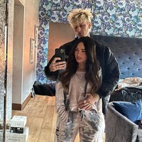 Pada September 2020, melalui sebuah wawancara, Machine Gun Kelly menjelaskan bagaimana dirinya bisa jatuh cinta dengan Megan Fox. Aku tidak tahu apa itu cinta sejati sampai aku melakukan kontak mata dengannya. Saat itu aku merasa, wah, ujar sang rapper 31 tahun itu. Foto: Instagram/@meganfox